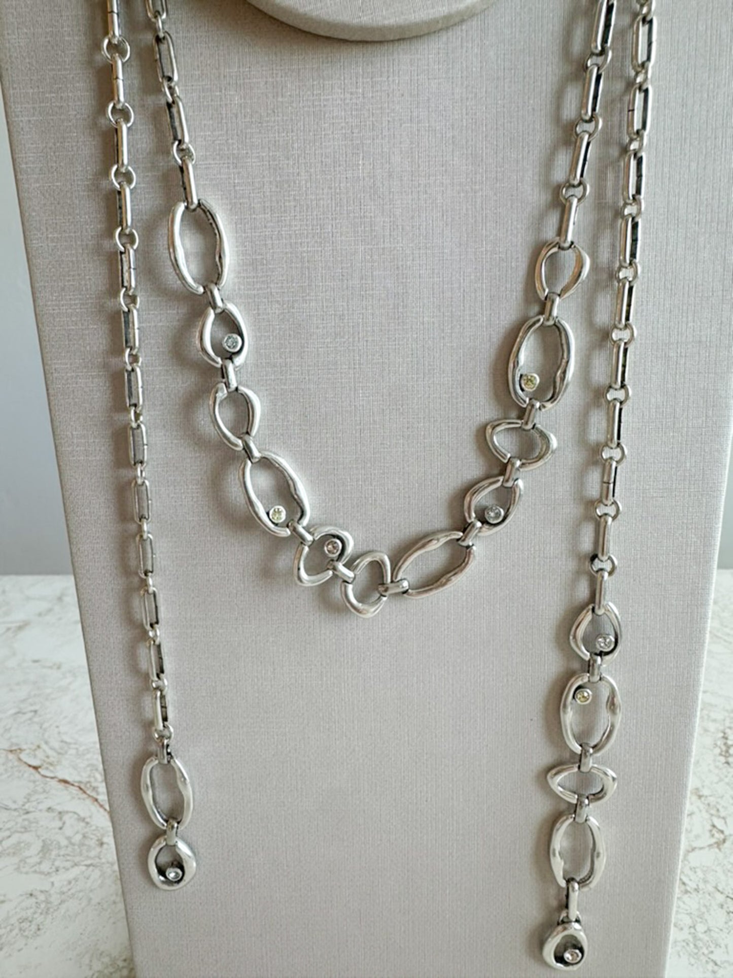LONG SILVER CEDULA NECKLACE