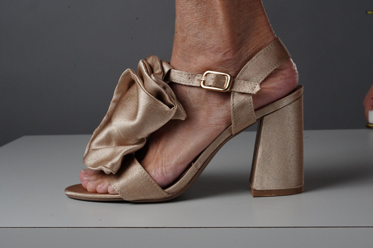 CHAMPAGNE ODISEA HEELS size 8