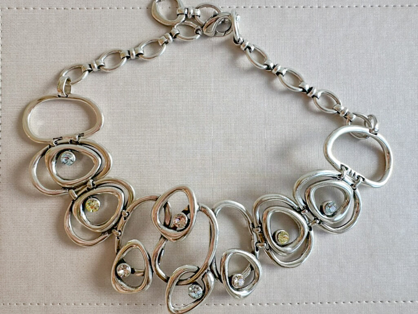 SILVER CEDULA NECKLACE