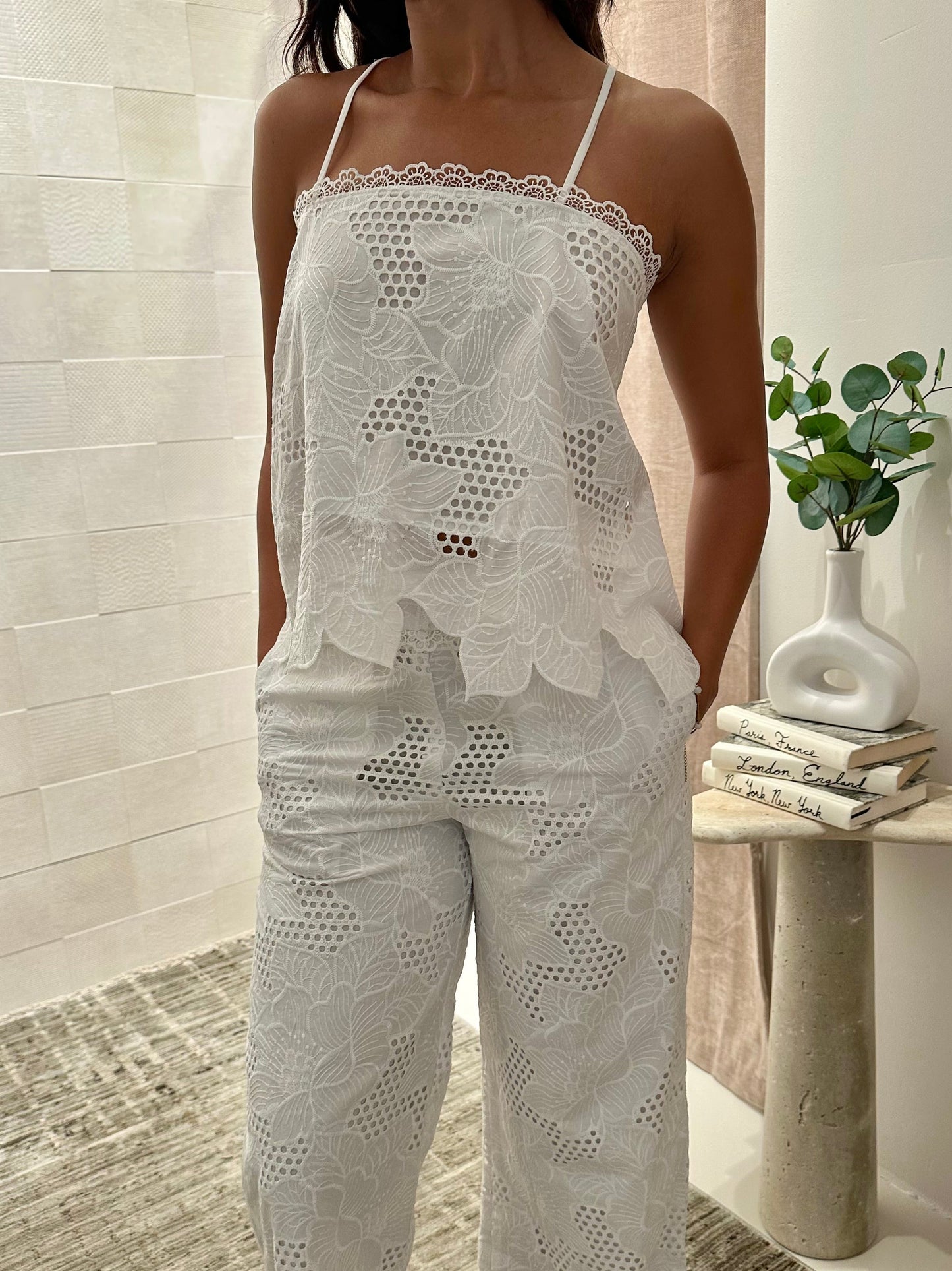 WHITE FLEUR TOP