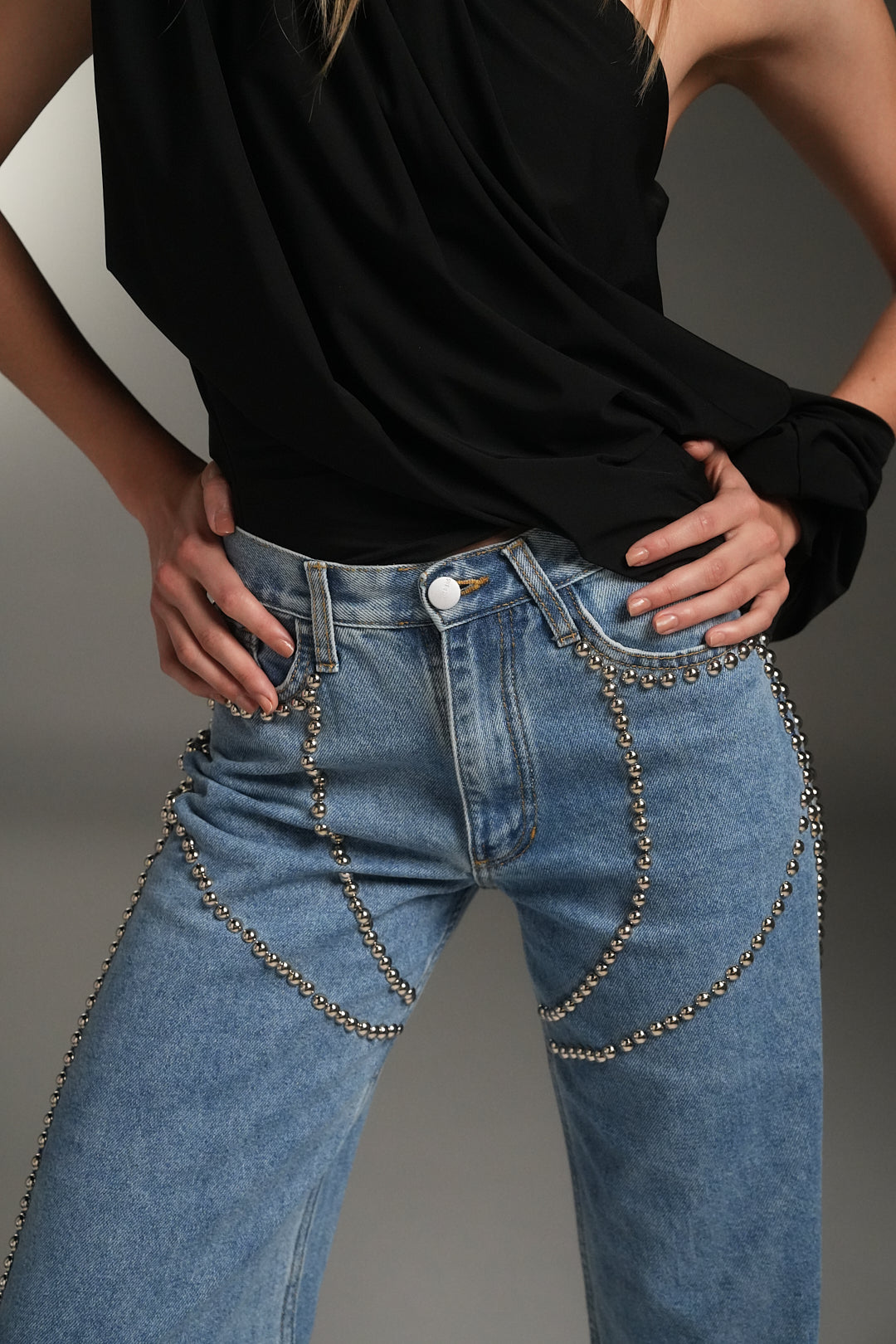 STUDDED JEANS