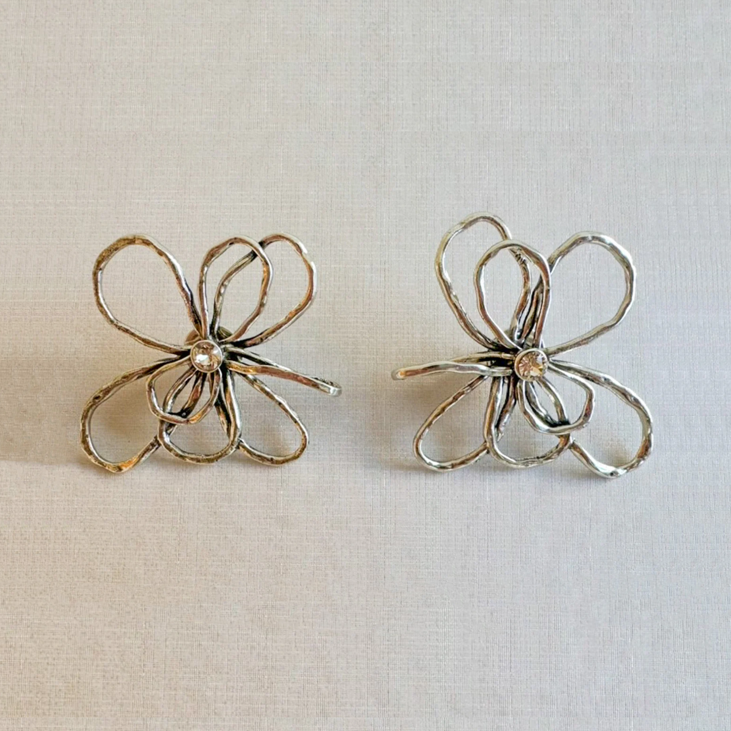 SILVER FLOWER EARRINGS