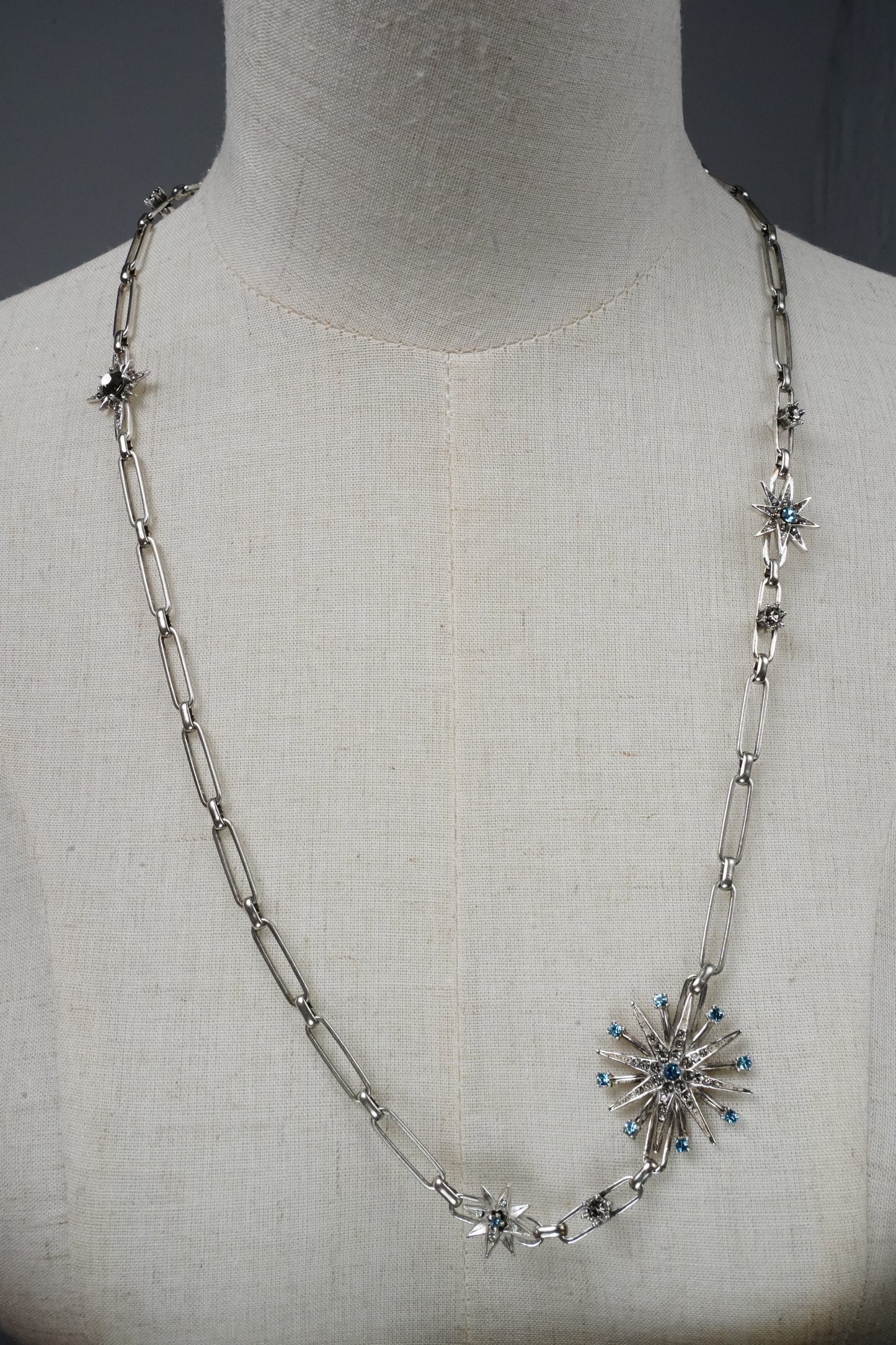 LONG SILVER STAR NECKLACE 10551